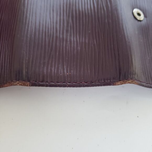 Authentic Louis Vuitton Epi Multicles 4 Key Hooks Case Solid Purple Small 2009 - Picture 9 of 12